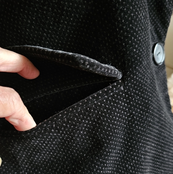 Tommy Hilfiger black velvet blazer. Size 6 - Picture 5 of 10